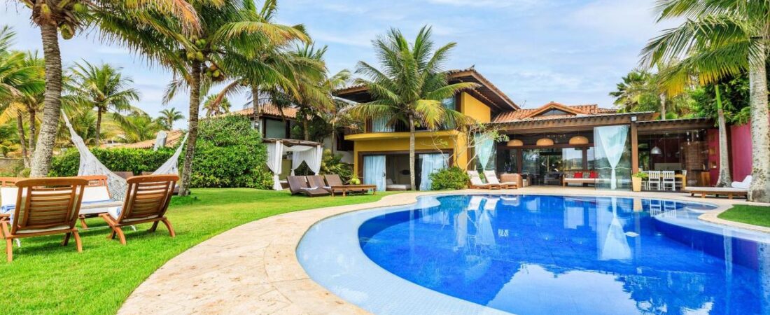 Piscina Luxuosa em Búzios: 5 Razões para Visitar e se Encantar